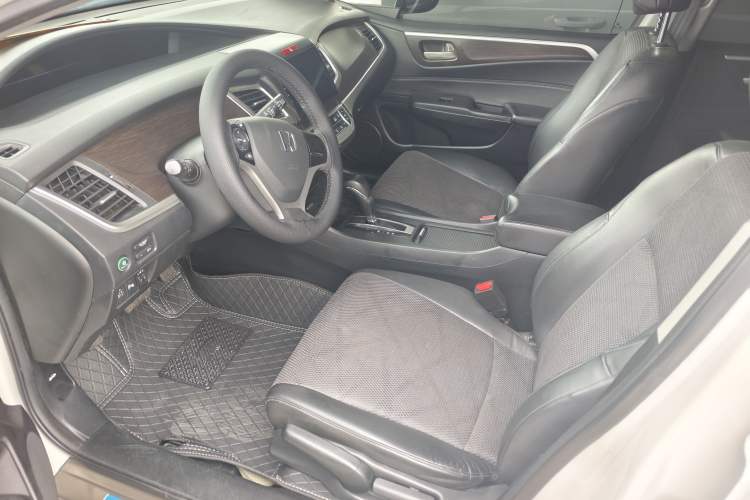 Used Honda Jade 2013 1.8L automatic Comfort version 5 seats
