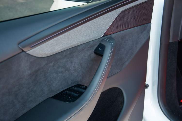 Used Tesla Model Y 2025 Long-Range All-Wheel-Drive Version
