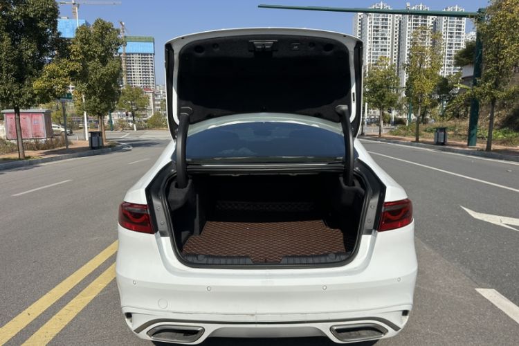 Used Jaguar XFL 2024 2.0T P250 Two-Wheel Drive Prestige Luxury Edition