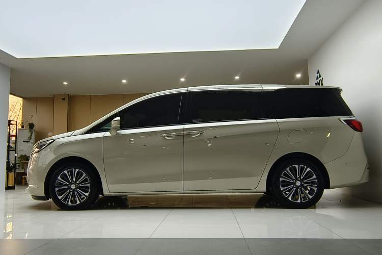 Used Buick GL8 2022 ES Land Cruiser 653T Luxury Model
