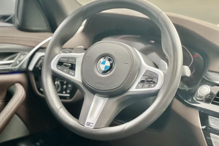 Used BMW 5 Series 2021 Facelifted 530Li Leading Edition M Sport Package
