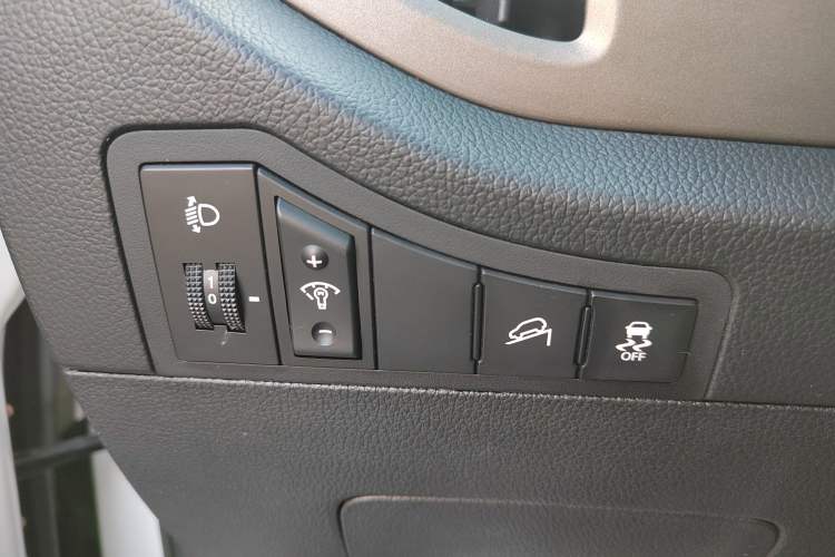 Used Kia Sportage R 2015 2.0L Automatic Two-Wheel Drive DLX Model
