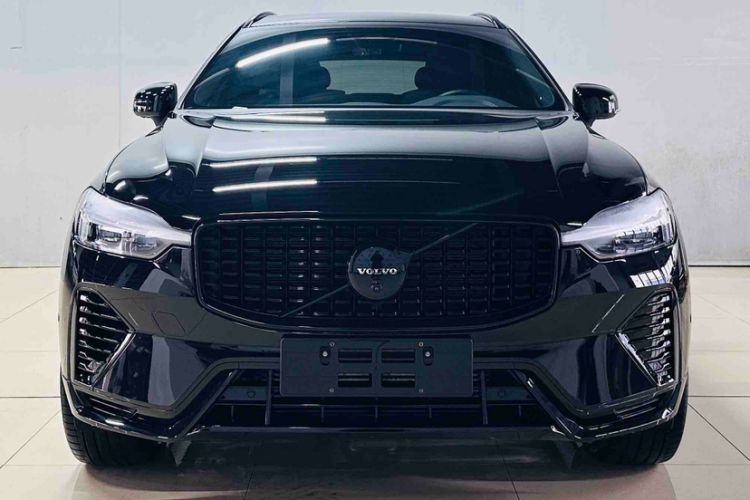 Used Volvo XC60 New Energy 2025 Plug-in Hybrid Long-Range All-Wheel Drive Zhiyuan Extreme Night Black Edition
