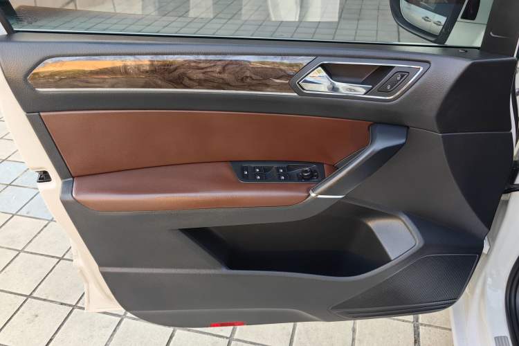 Used Volkswagen Touran 2016 Volkswagen Touran L 280TSI DSG Luxury Edition
