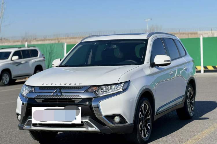 Used Mitsubishi Outlander 2020 2.0L Two-Wheel Drive Comfort Edition 7-Seater

