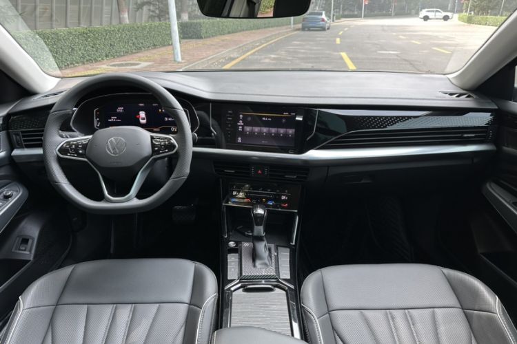 Used Volkswagen Passat 2024 380TSI Starry Dragon Edition
