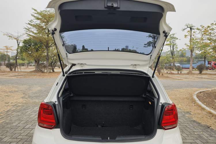 Used Volkswagen Polo 2016 1.4L Manual Fashion Model