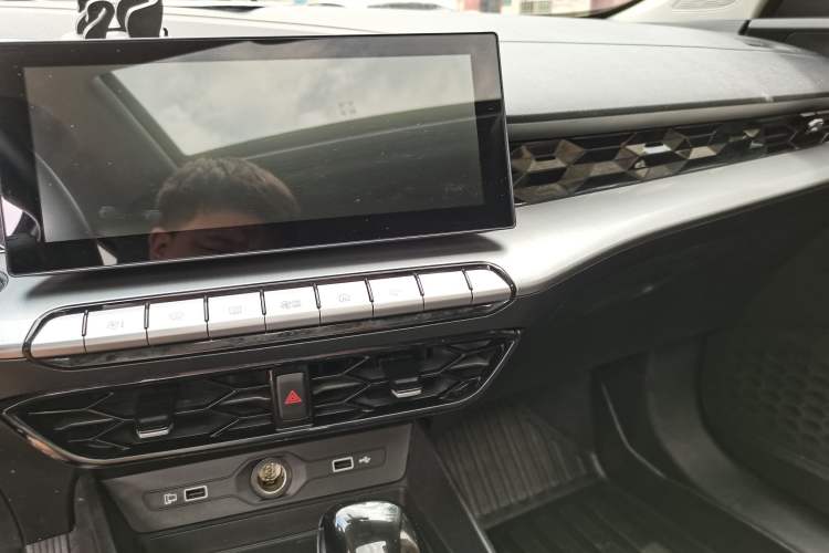 Used MG 5 2021 180 DVVT CVT Youthful Style Edition
