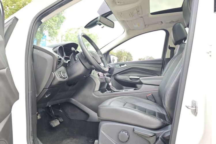 Used Ford Kuga 2017 EcoBoost 180 Two-Wheel-Drive Platinum Edition
