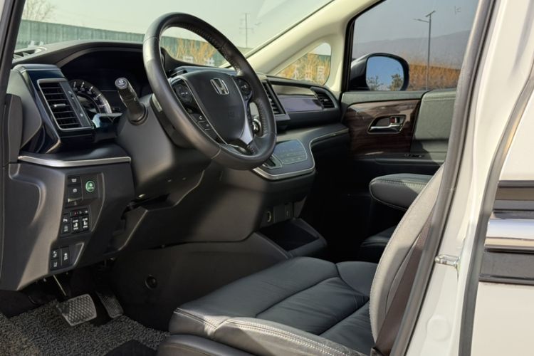 Used Honda Elysion 2016 2.4L Supreme Edition
