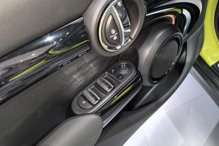 Used  MINI 2023 Updated 1.5T COOPER Artist Five-Door Edition
