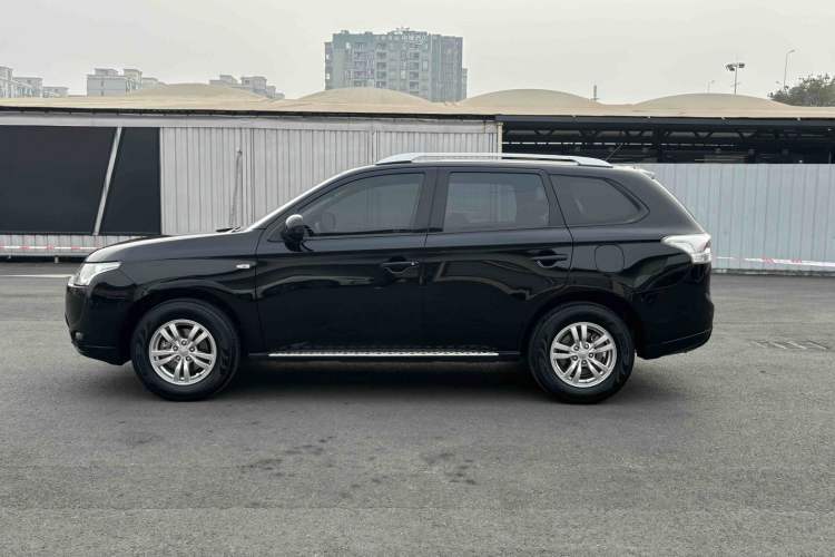 Used Mitsubishi Outlander 2013 2.0L Two-Wheel Drive Sport Navigation Version 5 Seats
