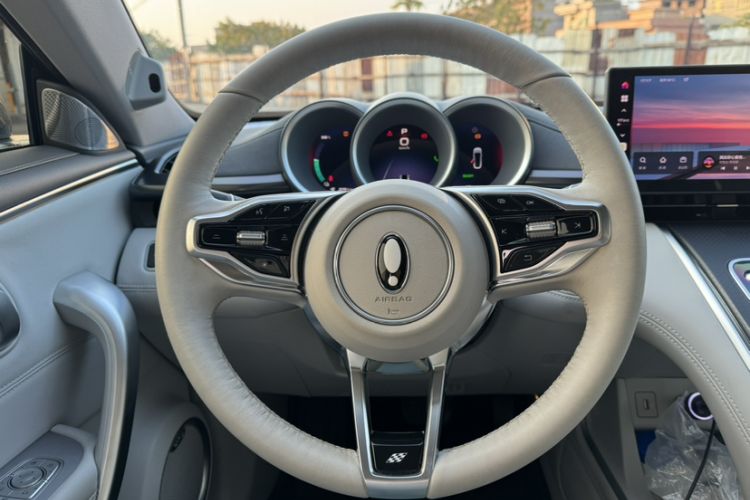 Used ORA Lightning Cat 2022 555 km Luxury Edition