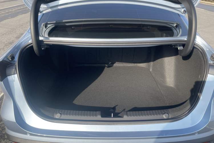 Used  L6 2025 EM-i 140km Starship Edition
