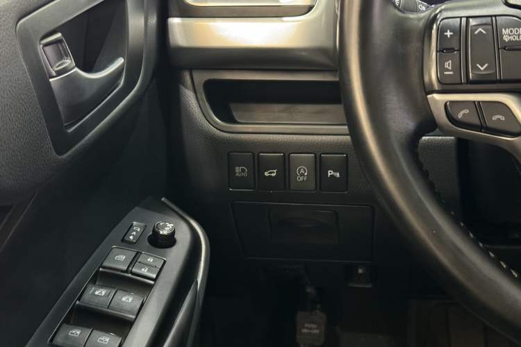 Used Toyota Highlander 2018 2.0T Four-Wheel Drive Luxury Version 7 Seats China VI Standard
