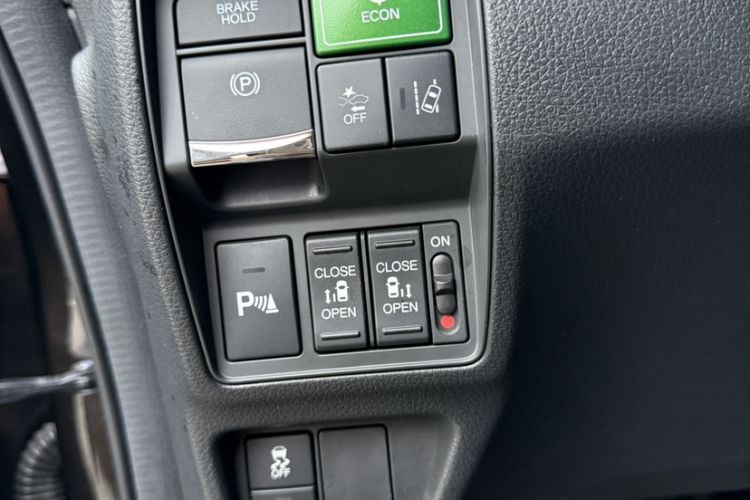 Used Honda Elysion 2019 2.0L Hybrid Luxury Edition
