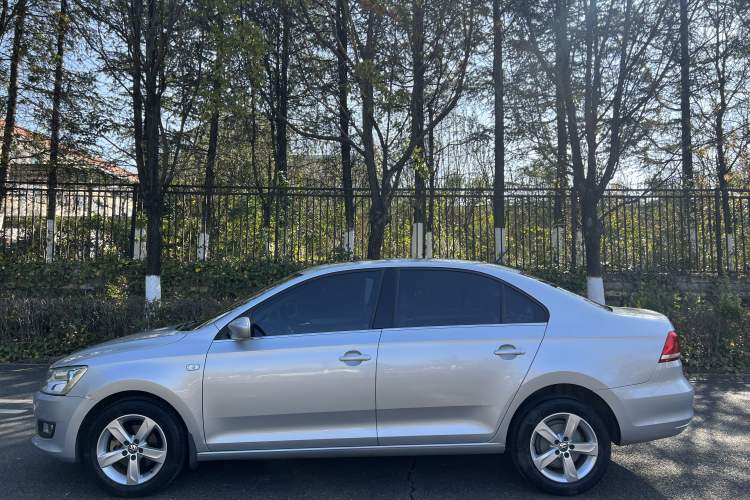 Used Volkswagen Santana 2013 1.6L Manual Comfort Edition
