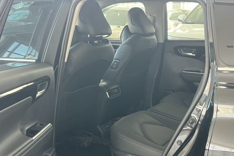 Used Toyota Highlander 2024 2.5L Smart Electric Hybrid Dual-Motor Two-Wheel Drive Luxury Version 7 Seats
