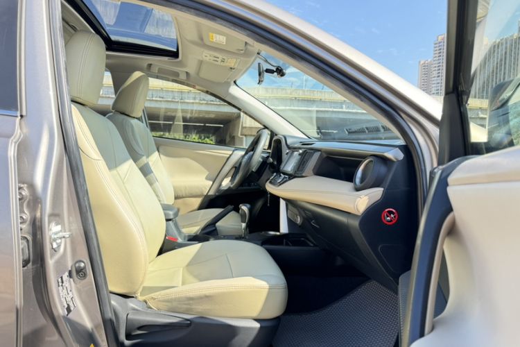 Used Toyota RAV4 2015 2.0L CVT Two-Wheel Drive Fashion Edition