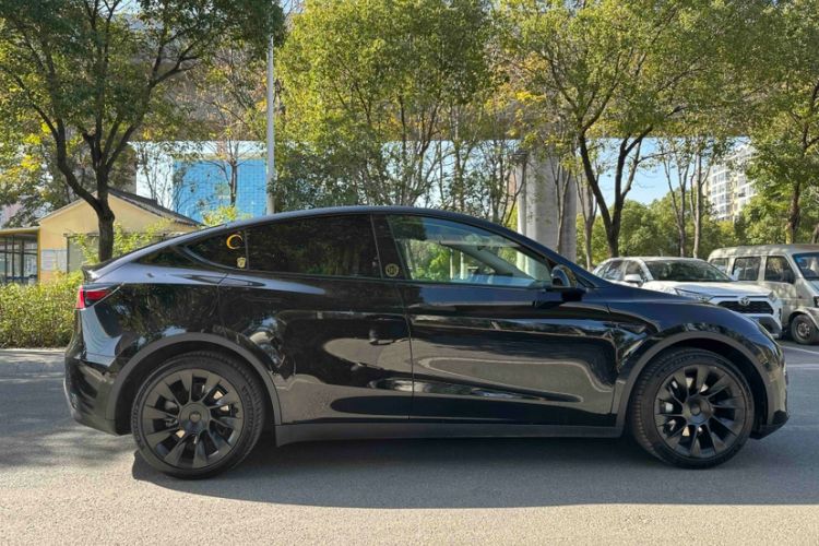 Used Tesla Model Y 2022 Long-Range All-Wheel-Drive Version
