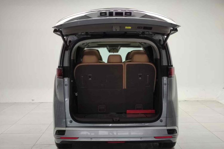 Used Denza D9 2022 DM-i 1040 Prestige Model
