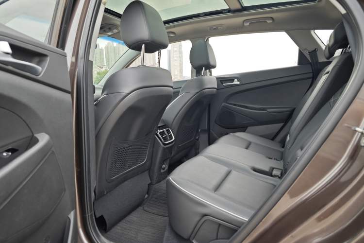 Used Hyundai Tucson 2019 280TGDi Dual-Clutch Two-Wheel Drive Fashion Edition China V Standard
