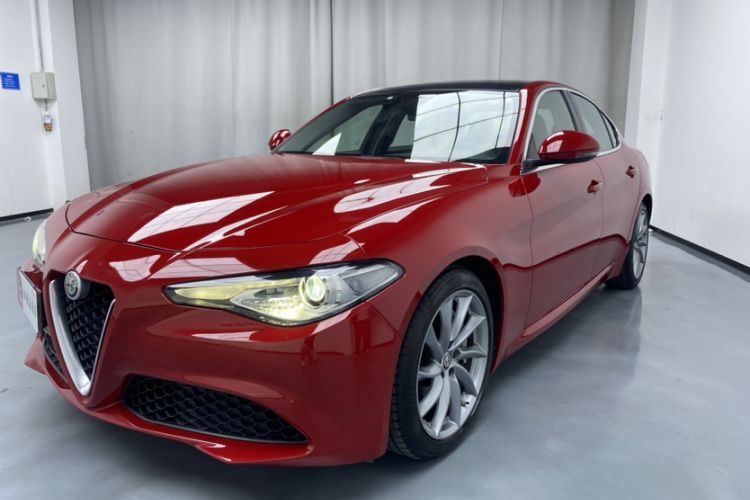 Used Alfa Romeo Giulia 2019 2.0T 280HP Luxury Edition
