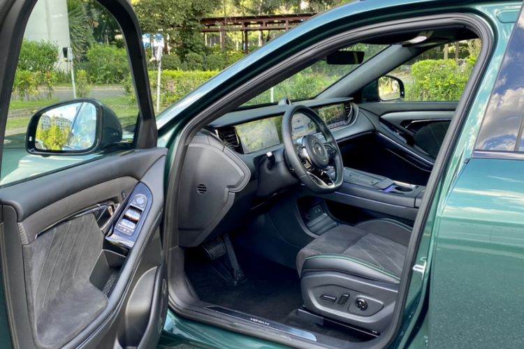 Used VOYAH FREE 2025 318 259 km All-Wheel-Drive Exploration Edition
