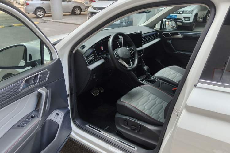 Used Volkswagen Tiguan L 2023 330TSI Automatic Two-Wheel Drive R-Line Flagship Edition