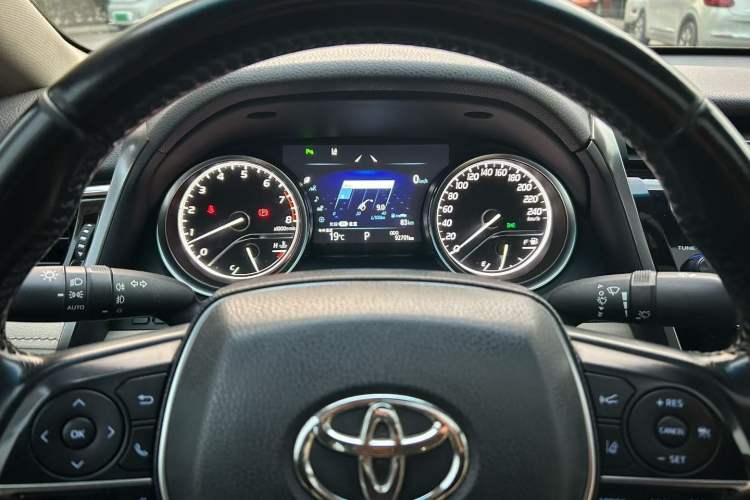 Used Toyota Camry 2018 2.0G Luxury Edition
