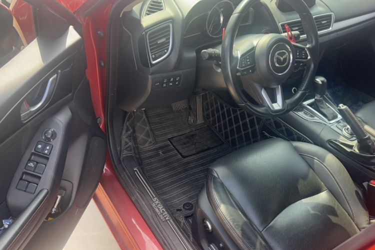 Used Mazda Mazda 3 Axela 2016 Sedan 2.0L Automatic Flagship Model
