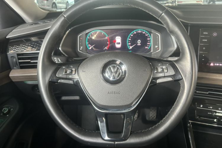 Used Volkswagen Passat 2020 330TSI Luxury Edition China VI
