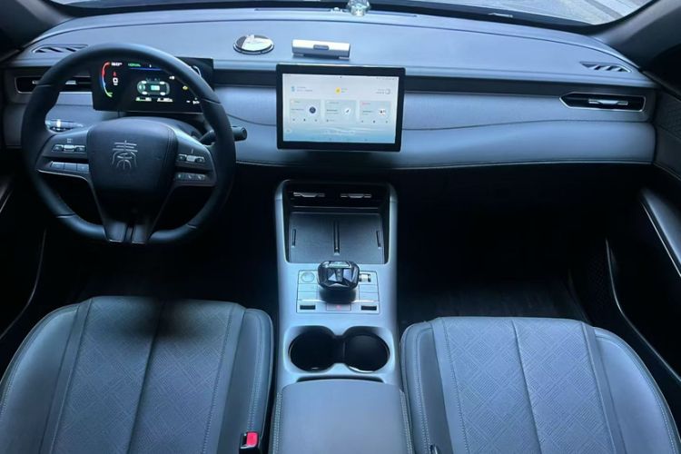 Used BYD Qin PLUS 2025 DM-i Smart Drive 55KM Leading Model
