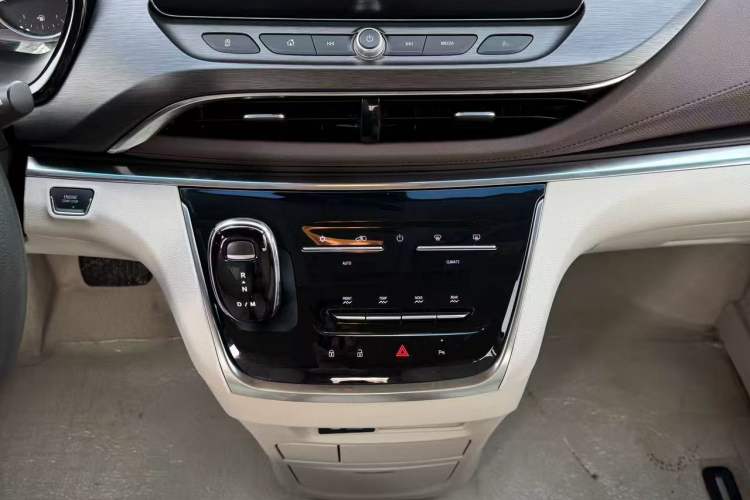 Used Buick GL8 2023 Land Executive Class Comfort Model