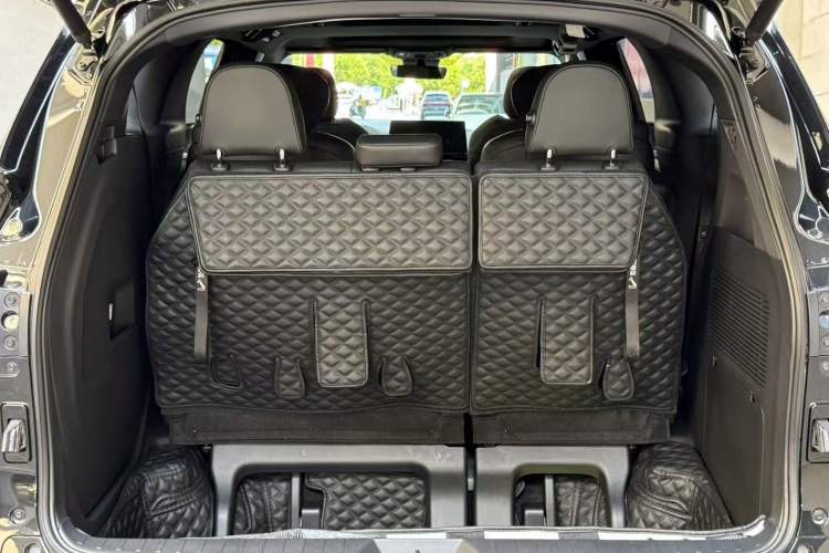 Used Toyota Sienna 2023 2.5L Hybrid Deluxe Edition
