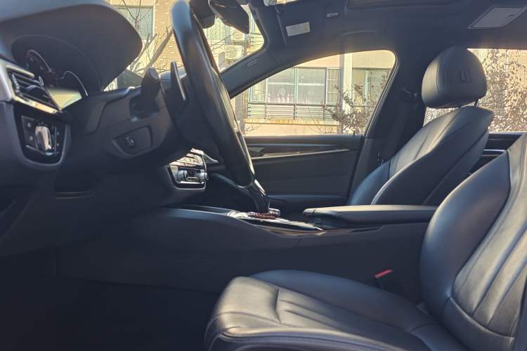 Used BMW 5 Series 2018 Facelifted 530Li xDrive M Sport Package
