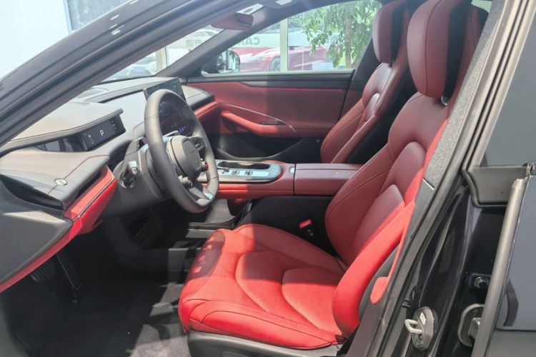 Used  SU7 2024 Rear-Drive Ultra-Long Range Advanced Pro-Level Intelligent Driving Version
