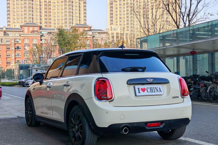 Used  MINI 2021 1.5T COOPER Classic Edition Five-Door Version
