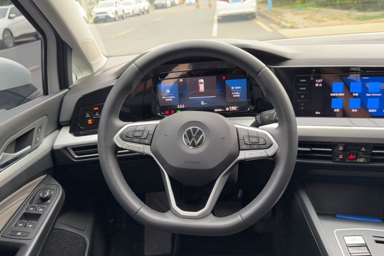 Used Volkswagen Golf 2023 Facelift 280TSI DSG Pro
