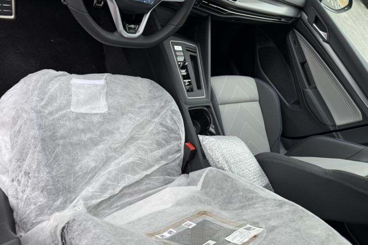 Used Volkswagen Golf 2025 Facelift 300TSI R-Line
