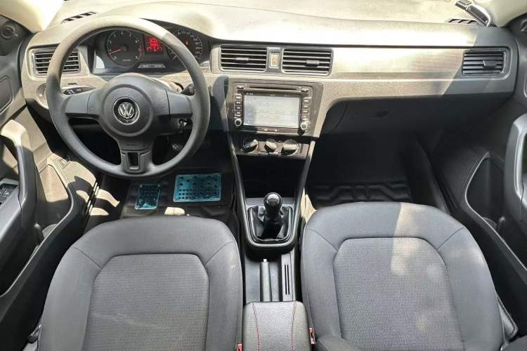 Used Volkswagen Santana 2015 1.6L Manual Fashion Edition
