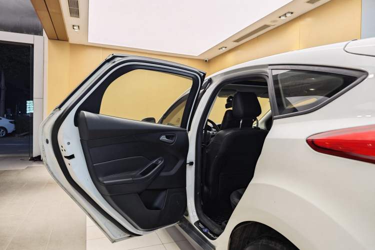 Used Ford Focus 2015 Hatchback 1.6L Automatic Fashion Edition