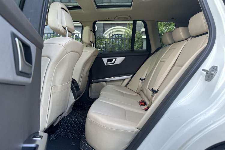 Used Mercedes-Benz GLK-Class 2013 GLK 300 4MATIC Dynamic Sunroof Model
