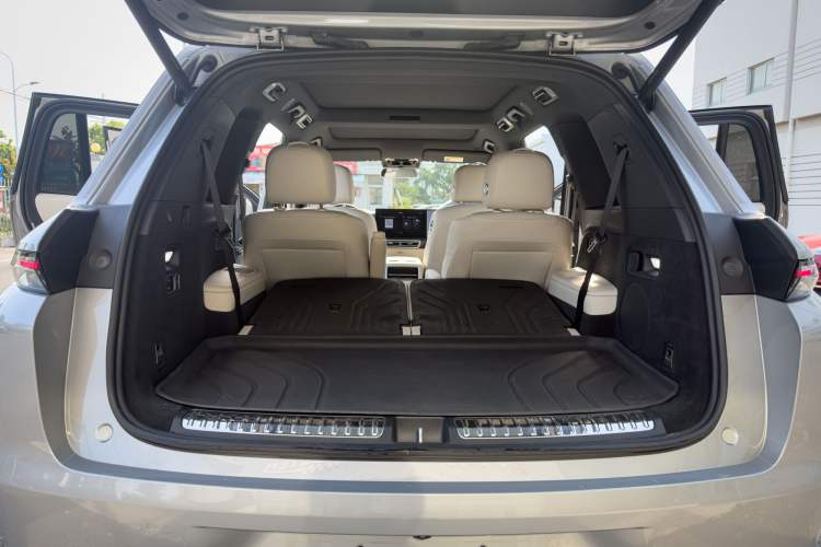 Used Li Auto L8 2023 Pro Model
