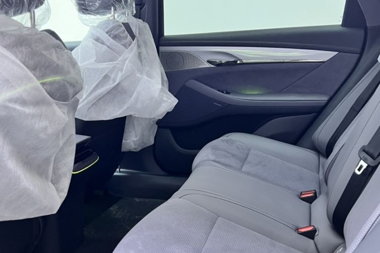 Used VOYAH PASSION 2024 PHEV Four-Wheel Drive Ultra-Long Range Flagship Model
