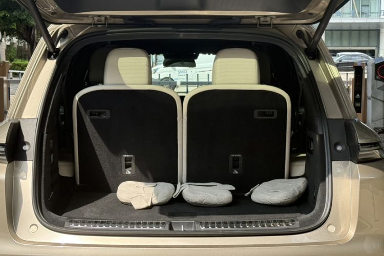 Used Li Auto L8 2023 Pro Model
