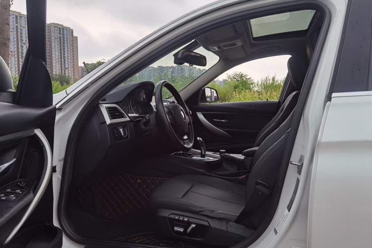 Used BMW 3 Series 2016 320Li Ambition Model
