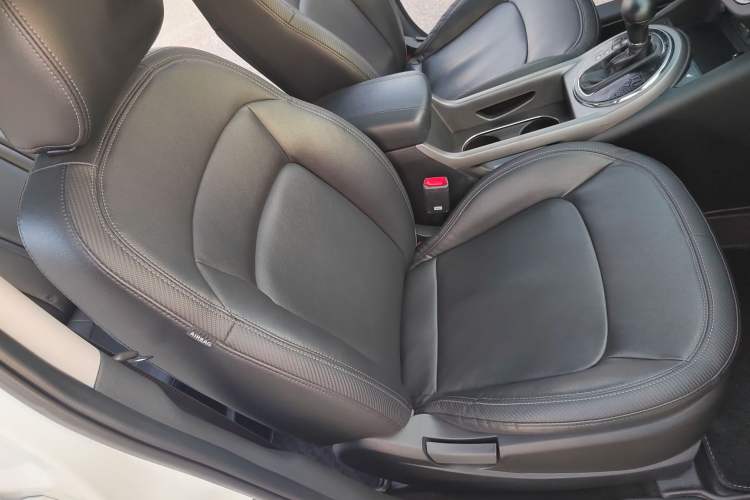 Used Kia Sportage R 2015 2.0L Automatic Two-Wheel Drive DLX Model
