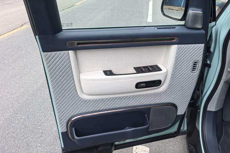 Used Zeekr MIX 2025 Intelligent Driving Version
