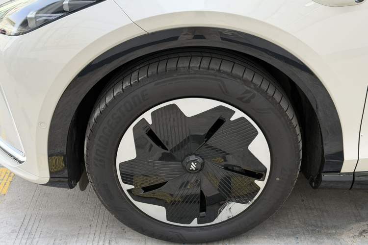 Used  LS7 2023 77 kWh Urban Fit Rear-Wheel Drive
